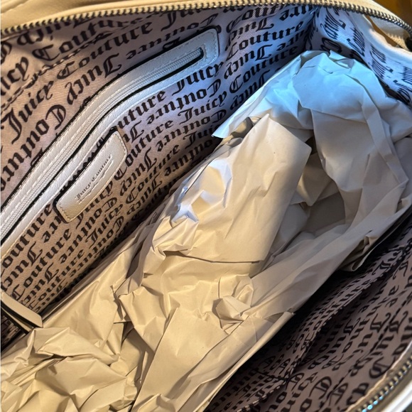 Juicy Couture NWT Cream Shoulder Tote & Black Heart Wristlet & Hair Clips (P192) - Picture 5 of 14